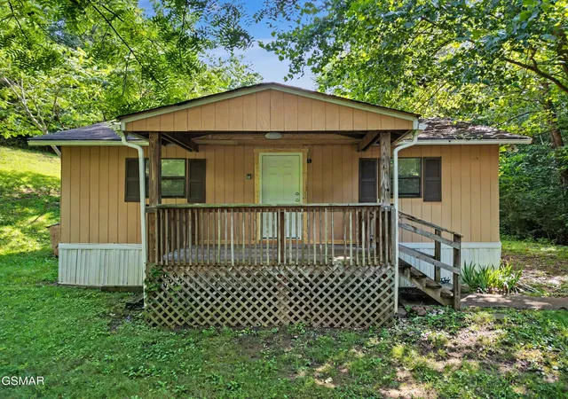 Photo 2 of Sale Pending at 8018 Sevierville Pike, Knoxville, TN 37920 | MLS# 3502134 | Listing updated on 2026-09-11
