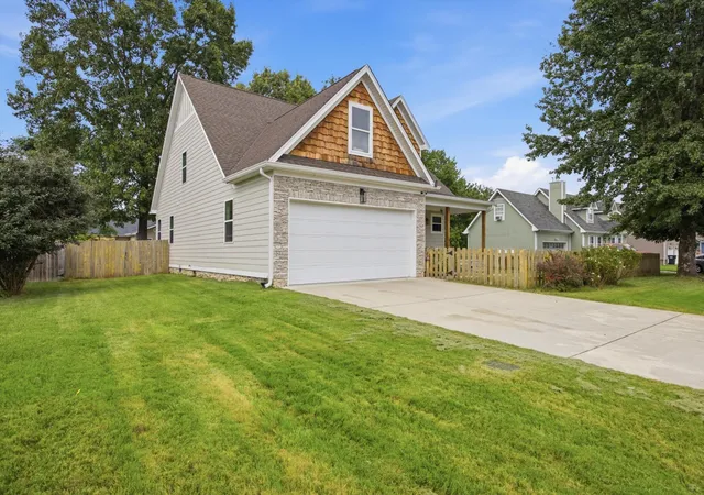 Photo 2 of Single family home for sale at 157 Willow Crk Dr, Soddy Daisy, TN 37379 | MLS# 3505876 | Listing updated on 2026-09-22