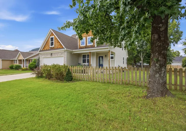 Photo 3 of Single family home for sale at 157 Willow Crk Dr, Soddy Daisy, TN 37379 | MLS# 3505876 | Listing updated on 2026-09-22