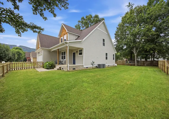 Photo 3 of Single family home for sale at 157 Willow Crk Dr, Soddy Daisy, TN 37379 | MLS# 3505876 | Listing updated on 2026-09-22