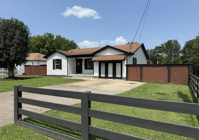 Photo 1 of Single family home for sale at 403 Southlake Dr, La Vergne, TN 37086 | MLS# 3505948 | Listing updated on 2026-09-12
