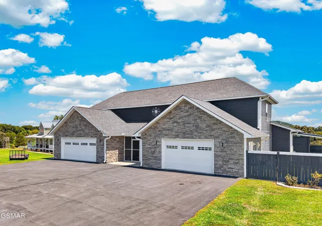 Photo 3 of Sale Pending at 1964 Harbor Hills, Dandridge, TN 37725 | MLS# 3591777 | Listing updated on 2026-09-15