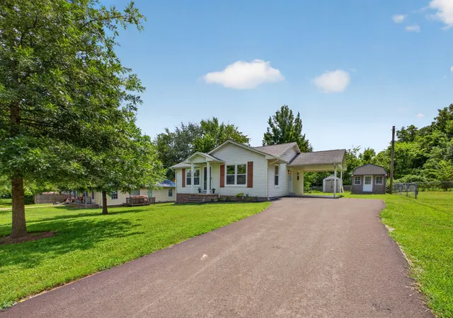 Photo 1 of Single family home for sale at 517 Wall St, Mount Pleasant, TN 38474 | MLS# 3506547 | Listing updated on 2026-09-14