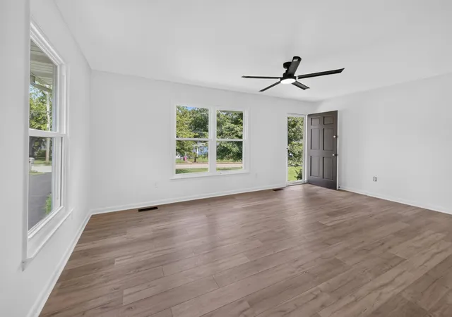 Photo 2 of Single family home for sale at 517 Wall St, Mount Pleasant, TN 38474 | MLS# 3506547 | Listing updated on 2026-09-14