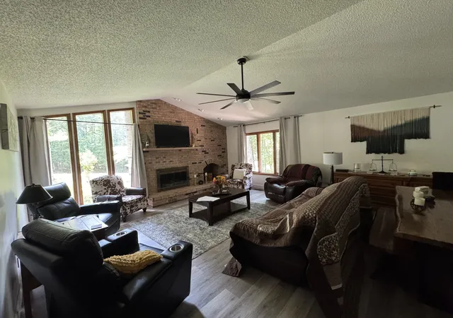 Photo 2 of Single family home for sale at 126 Rolling Green Dr, Crossville, TN 38558 | MLS# 3506496 | Listing updated on 2026-09-12