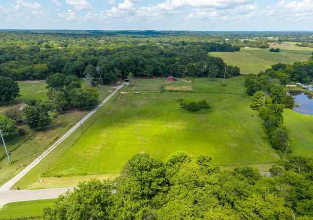 Photo 4 of Single family home for sale at 179 Elbethel Rd, Shelbyville, TN 37160 | MLS# 3510918 | Listing updated on 2026-10-09
