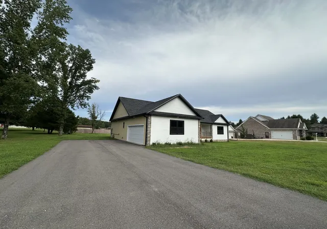 Photo 3 of Single family home for sale at 50 Sonoma Dr, Fayetteville, TN 37334 | MLS# 3513529 | Listing updated on 2026-09-12