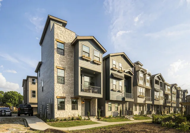 Photo 2 of Single family home for sale at 400 Hudson Way, Nashville, TN 37208 | MLS# 3508049 | Listing updated on 2026-09-15