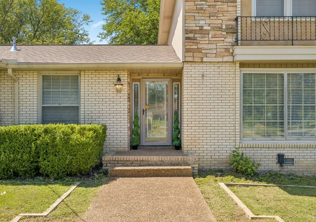 Photo 3 of Single family home for sale at 130 Glenn Hill Dr, Hendersonville, TN 37075 | MLS# 3521029 | Listing updated on 2026-09-13