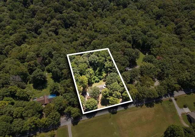 Photo 3 of Single family home for sale at 5913 Huffman Rd, Goodlettsville, TN 37072 | MLS# 3509941 | Listing updated on 2026-10-09