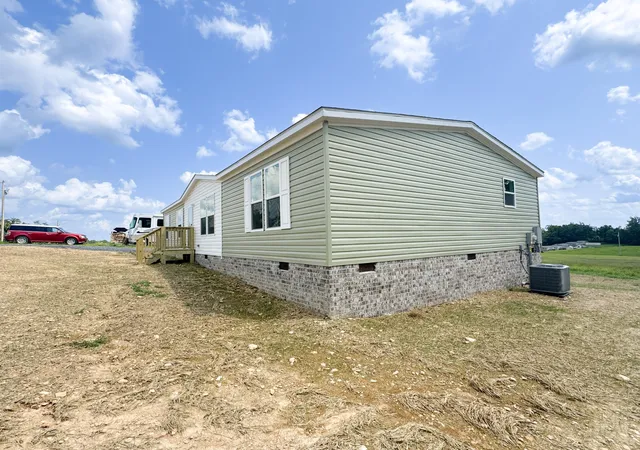 Photo 3 of Manufactured home for sale at 923 White Springs Rd, Lafayette, TN 37083 | MLS# 3510600 | Listing updated on 2026-10-02