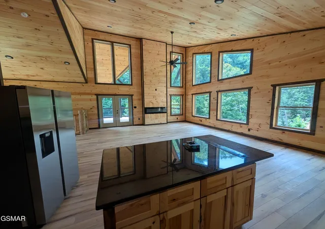Photo 2 of Single family home for sale at 928 Ski Mountain Rd, Gatlinburg, TN 37738 | MLS# 3509972 | Listing updated on 2026-10-06