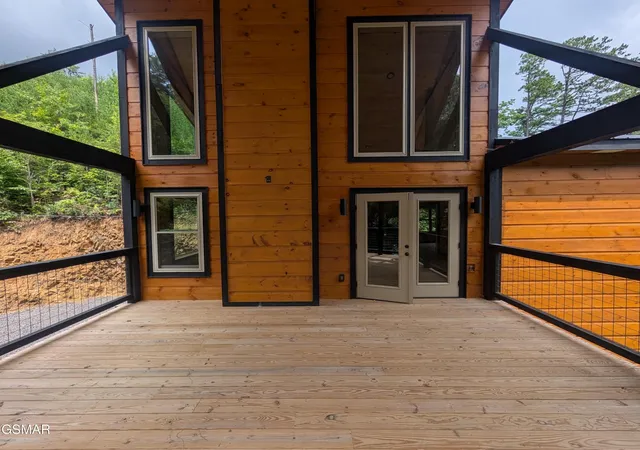 Photo 3 of Single family home for sale at 928 Ski Mountain Rd, Gatlinburg, TN 37738 | MLS# 3509972 | Listing updated on 2026-10-06