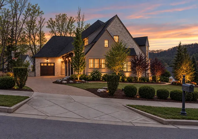Photo 2 of Mansion for sale at 6453 Penrose Dr, Brentwood, TN 37027 | MLS# 3545695 | Listing updated on 2026-09-13