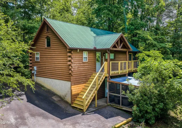 Photo 1 of Single family home for sale at 612 Magic Kingdom Ln, Sevierville, TN 37876 | MLS# 3591788 | Listing updated on 2026-09-14