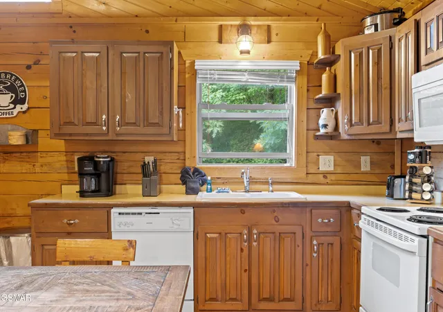 Photo 3 of Single family home for sale at 612 Magic Kingdom Ln, Sevierville, TN 37876 | MLS# 3591788 | Listing updated on 2026-09-14