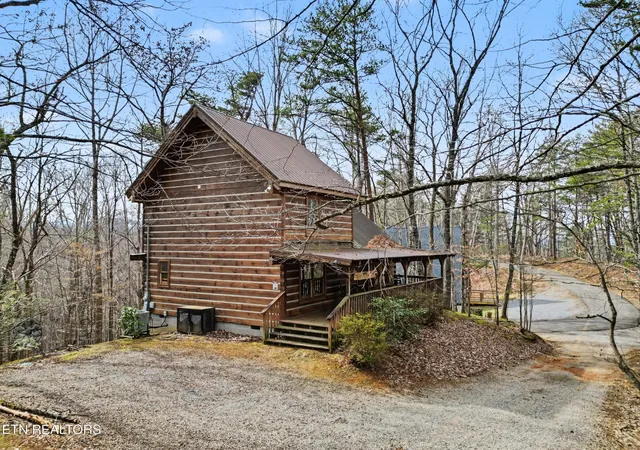 Photo 1 of Single family home for sale at 1141 Ski View Ln, Sevierville, TN 37876 | MLS# 3544594 | Listing updated on 2026-10-29