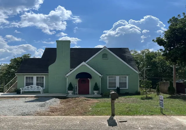 Photo 2 of Single family home for sale at 427 W Main St, Mc Minnville, TN 37110 | MLS# 3510822 | Listing updated on 2026-09-21