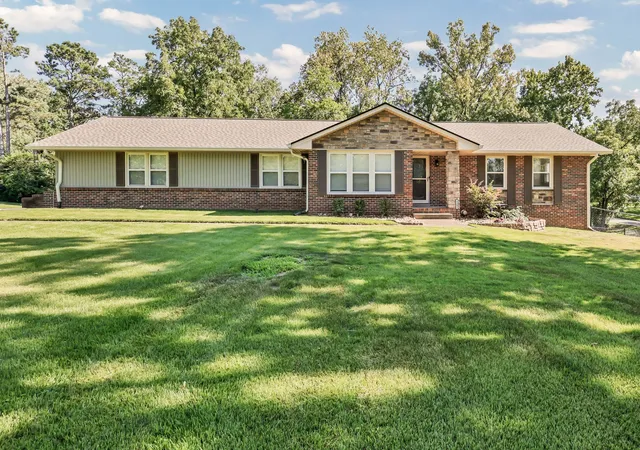 Photo 1 of Single family home for sale at 1301 Southern Pkwy, Clarksville, TN 37040 | MLS# 3519267 | Listing updated on 2026-09-15