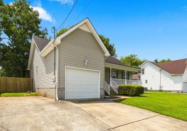 Photo 2 of Single family home for sale at 1420 Laurel Oak Dr, Antioch, TN 37013 | MLS# 3513596 | Listing updated on 2026-09-27