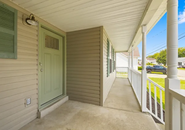 Photo 3 of Single family home for sale at 1420 Laurel Oak Dr, Antioch, TN 37013 | MLS# 3513596 | Listing updated on 2026-09-27