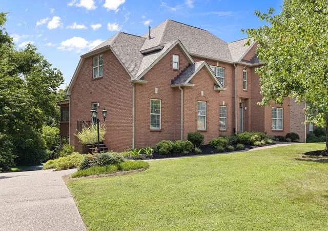 Photo 3 of Single family home for sale at 812 Lynn Dr, Goodlettsville, TN 37072 | MLS# 3510977 | Listing updated on 2026-09-15