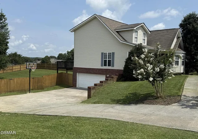 Photo 3 of Single family home for sale at 1468 Dewberry Ln, Sevierville, TN 37862 | MLS# 3511233 | Listing updated on 2026-09-11