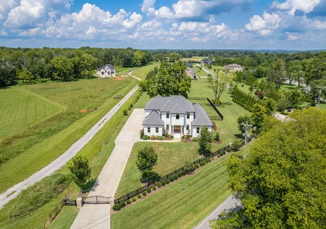 Photo 4 of Single family home for sale at 2070 Swamp Leanna Rd, Murfreesboro, TN 37129 | MLS# 3525981 | Listing updated on 2026-10-25