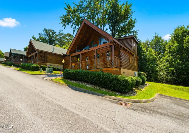 Photo 3 of Single family home for sale at 214 Moose Ridge Way, Pigeon Forge, TN 37863 | MLS# 3512391 | Listing updated on 2026-09-11