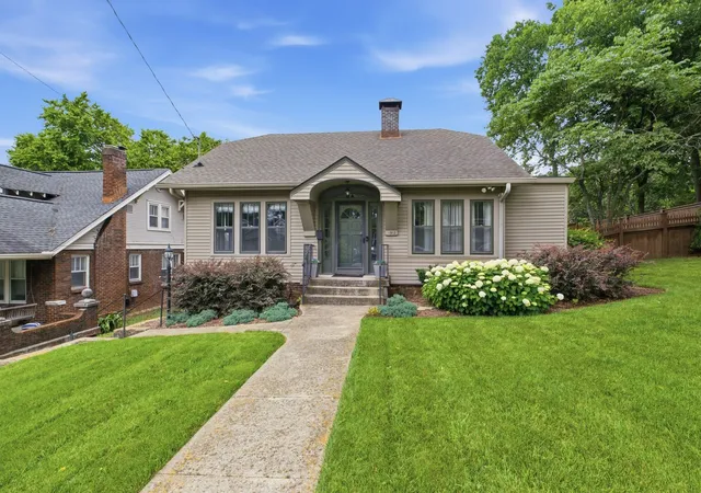 Photo 2 of Sale Pending at 1912 Ashwood Ave, Nashville, TN 37212 | MLS# 3516304 | Listing updated on 2026-09-23