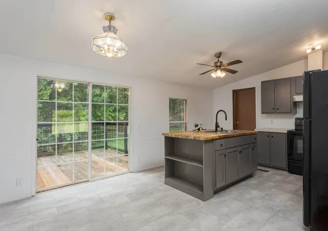 Photo 3 of Manufactured home for sale at 316 Len Mar Rd, Spring City, TN 37381 | MLS# 3512459 | Listing updated on 2026-09-15