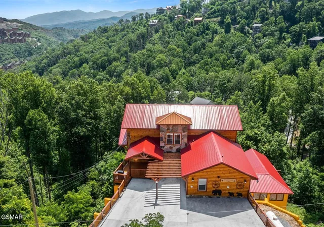 Photo 1 of Single family home for sale at 720 Pinecrest Dr, Gatlinburg, TN 37738 | MLS# 3591793 | Listing updated on 2026-09-14