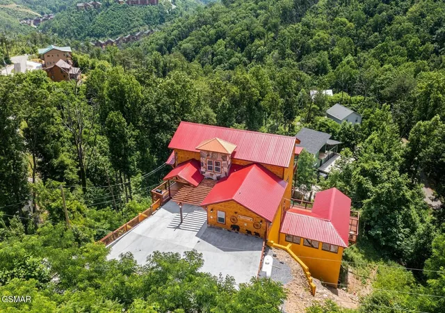 Photo 3 of Single family home for sale at 720 Pinecrest Dr, Gatlinburg, TN 37738 | MLS# 3591793 | Listing updated on 2026-09-14