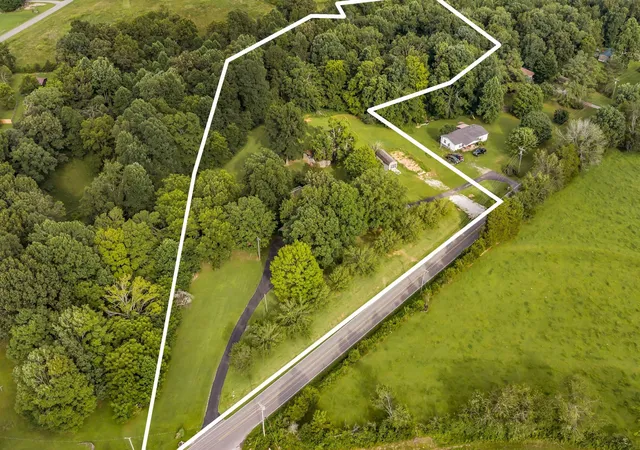 Photo 2 of Single family home for sale at 2815 Spencer Ml Rd, Bon Aqua, TN 37025 | MLS# 3512492 | Listing updated on 2026-09-14