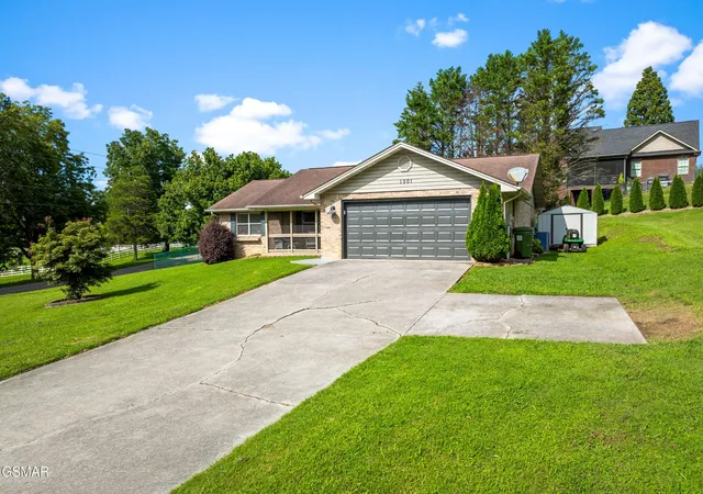 Photo 2 of Single family home for sale at 1301 Snappwood Dr, Sevierville, TN 37862 | MLS# 3544658 | Listing updated on 2026-09-11