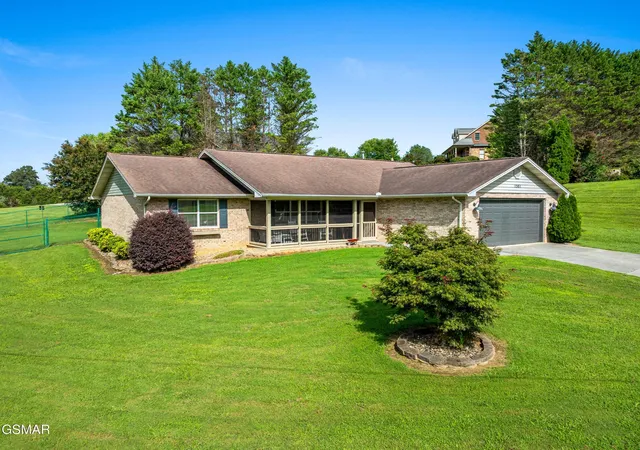 Photo 3 of Single family home for sale at 1301 Snappwood Dr, Sevierville, TN 37862 | MLS# 3544658 | Listing updated on 2026-09-11