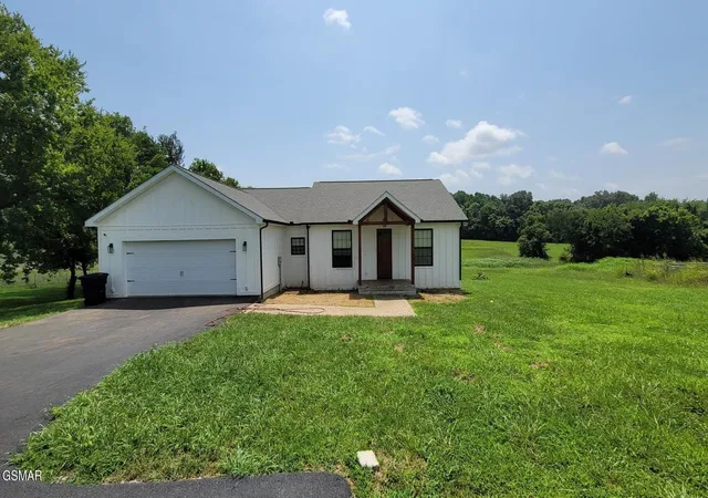 Single family home for sale at 707 W Old A J Hwy, New Market, TN 37820 | MLS# 3512680