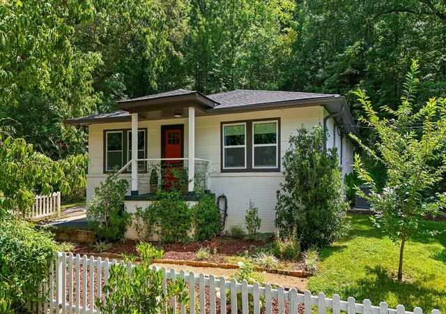 Photo 2 of Single family home for sale at 4504 Balcomb St, Chattanooga, TN 37409 | MLS# 3512736 | Listing updated on 2026-09-11