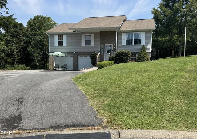 Photo 3 of Single family home for sale at 2535 Grotto Ln, Sevierville, TN 37876 | MLS# 3512753 | Listing updated on 2026-10-02