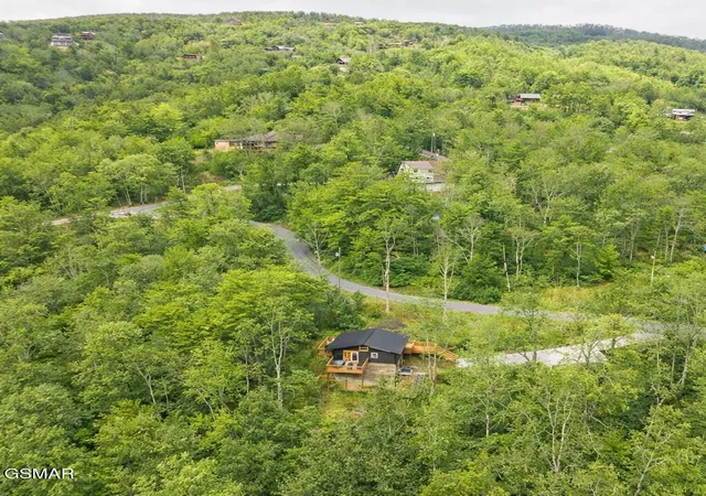 Photo 3 of Sale Pending at 1065 Shell Mountain Rd, Sevierville, TN 37876 | MLS# 3530338 | Listing updated on 2026-09-24