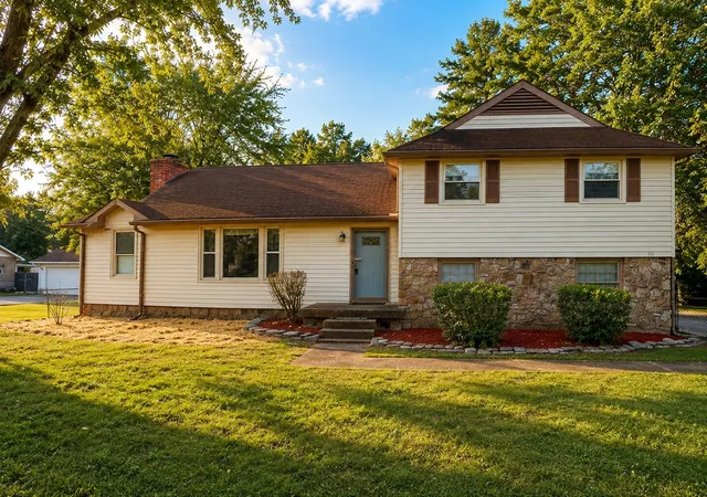 Photo 2 of Single family home for sale at 101 Creekwood Dr, Mount Juliet, TN 37122 | MLS# 3528590 | Listing updated on 2026-09-14