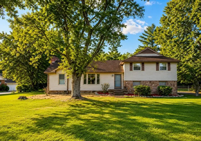 Photo 3 of Single family home for sale at 101 Creekwood Dr, Mount Juliet, TN 37122 | MLS# 3528590 | Listing updated on 2026-09-14