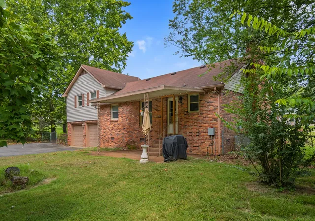 Photo 3 of Single family home for sale at 101 Creekwood Dr, Mount Juliet, TN 37122 | MLS# 3528590 | Listing updated on 2026-09-14