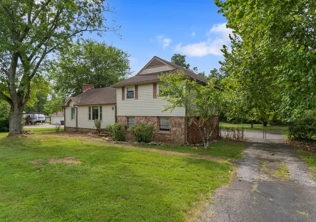 Photo 4 of Single family home for sale at 101 Creekwood Dr, Mount Juliet, TN 37122 | MLS# 3528590 | Listing updated on 2026-09-14