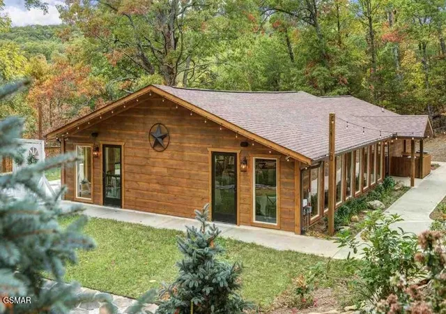 Photo 1 of Single family home for sale at 1163 Pine Mountain Road, Sevierville, TN 37862 | MLS# 3526690 | Listing updated on 2026-09-11