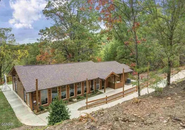 Photo 2 of Single family home for sale at 1163 Pine Mountain Road, Sevierville, TN 37862 | MLS# 3526690 | Listing updated on 2026-09-11