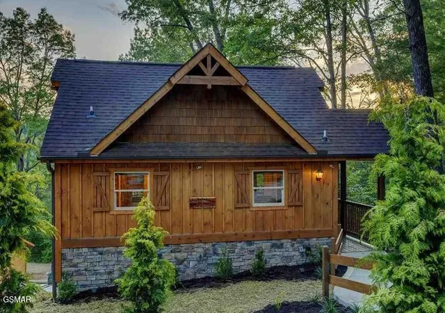 Photo 3 of Single family home for sale at 1163 Pine Mountain Road, Sevierville, TN 37862 | MLS# 3526690 | Listing updated on 2026-09-11