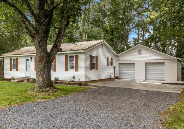 Photo 3 of Single family home for sale at 3223 Bates Dr, Rocky Face, GA 30740 | MLS# 3513173 | Listing updated on 2026-10-31