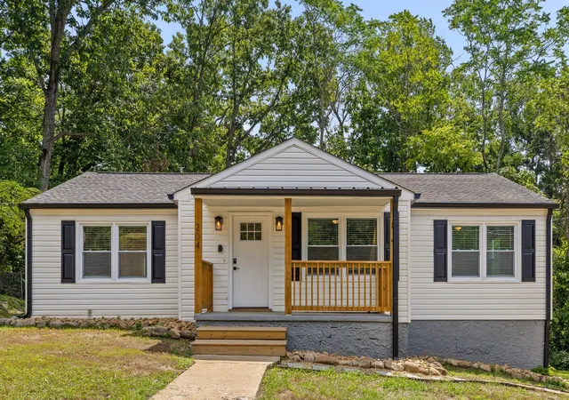Photo 2 of Single family home for sale at 204 Waheela Dr, Chattanooga, TN 37404 | MLS# 3513276 | Listing updated on 2026-09-23
