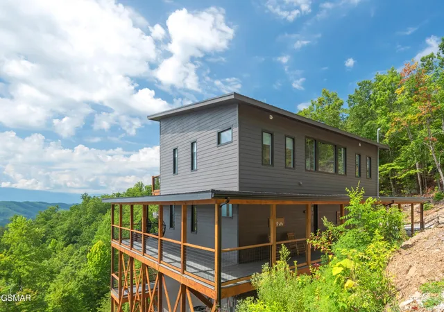 Photo 4 of Single family home for sale at 875 Shell Mountain Road, Sevierville, TN 37876 | MLS# 3528625 | Listing updated on 2026-10-11